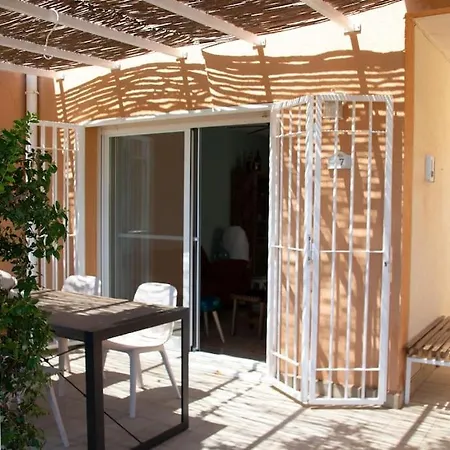 Apartment Idyllisches Ferienhaus Mit Gemeinschaftspool & Ruhiger Meerlage